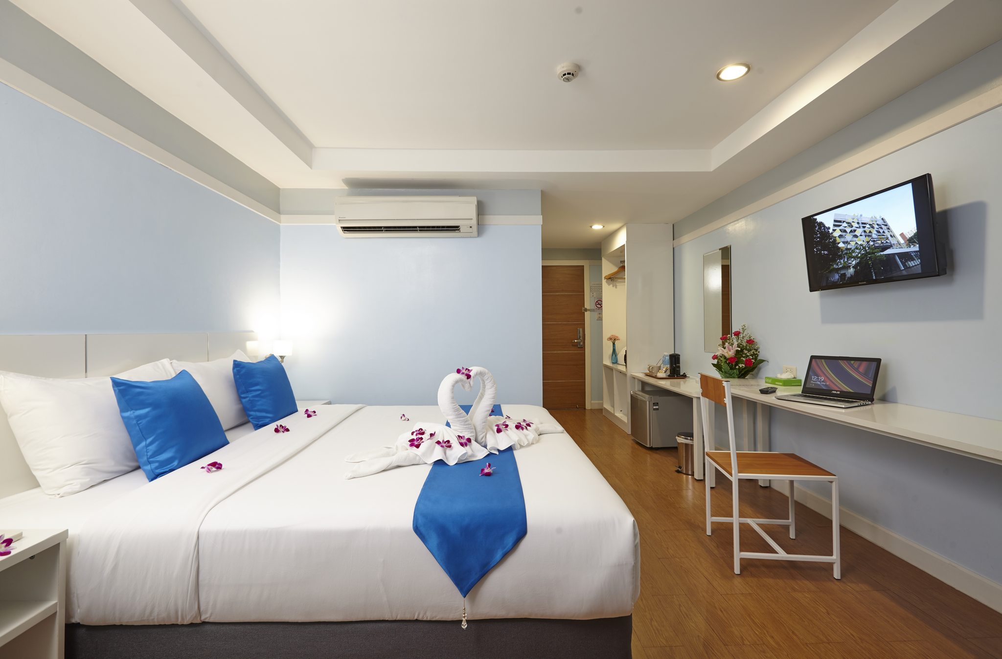 Anya Hotel 6