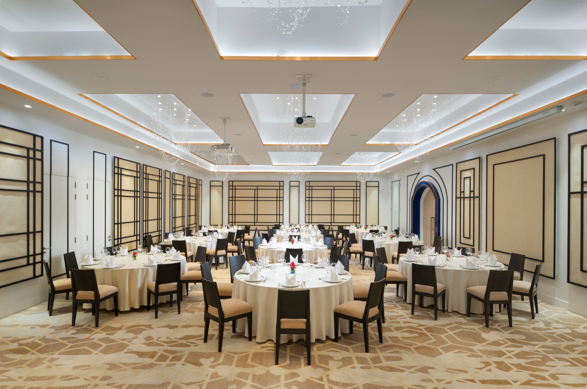 Radisson Hotel Chateau de Bangkok 4